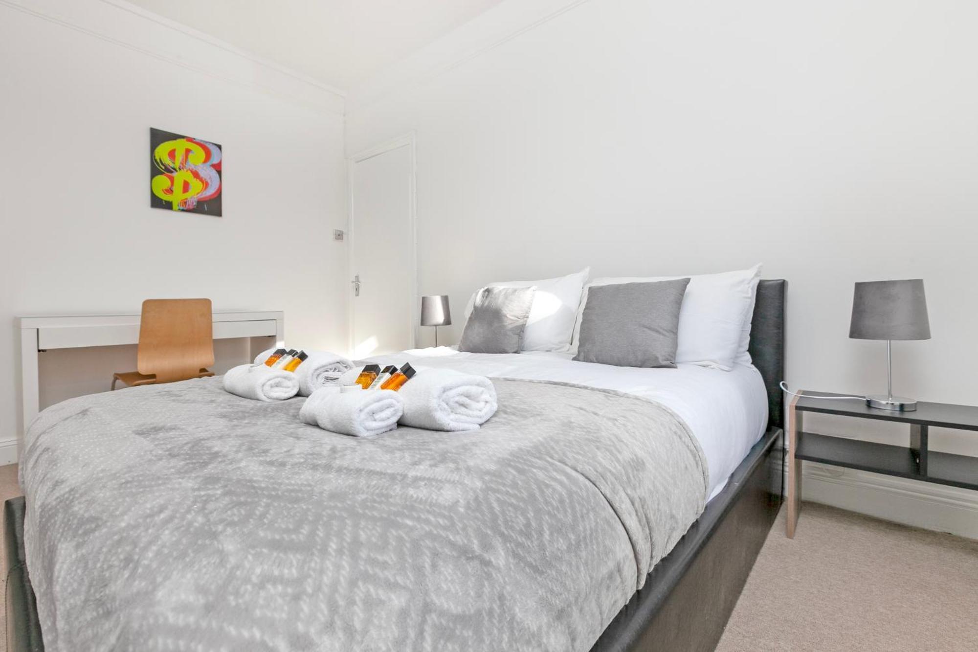 Beautiful 3 Bedroom Flat In Scott Ellis Gardens Londra Dış mekan fotoğraf