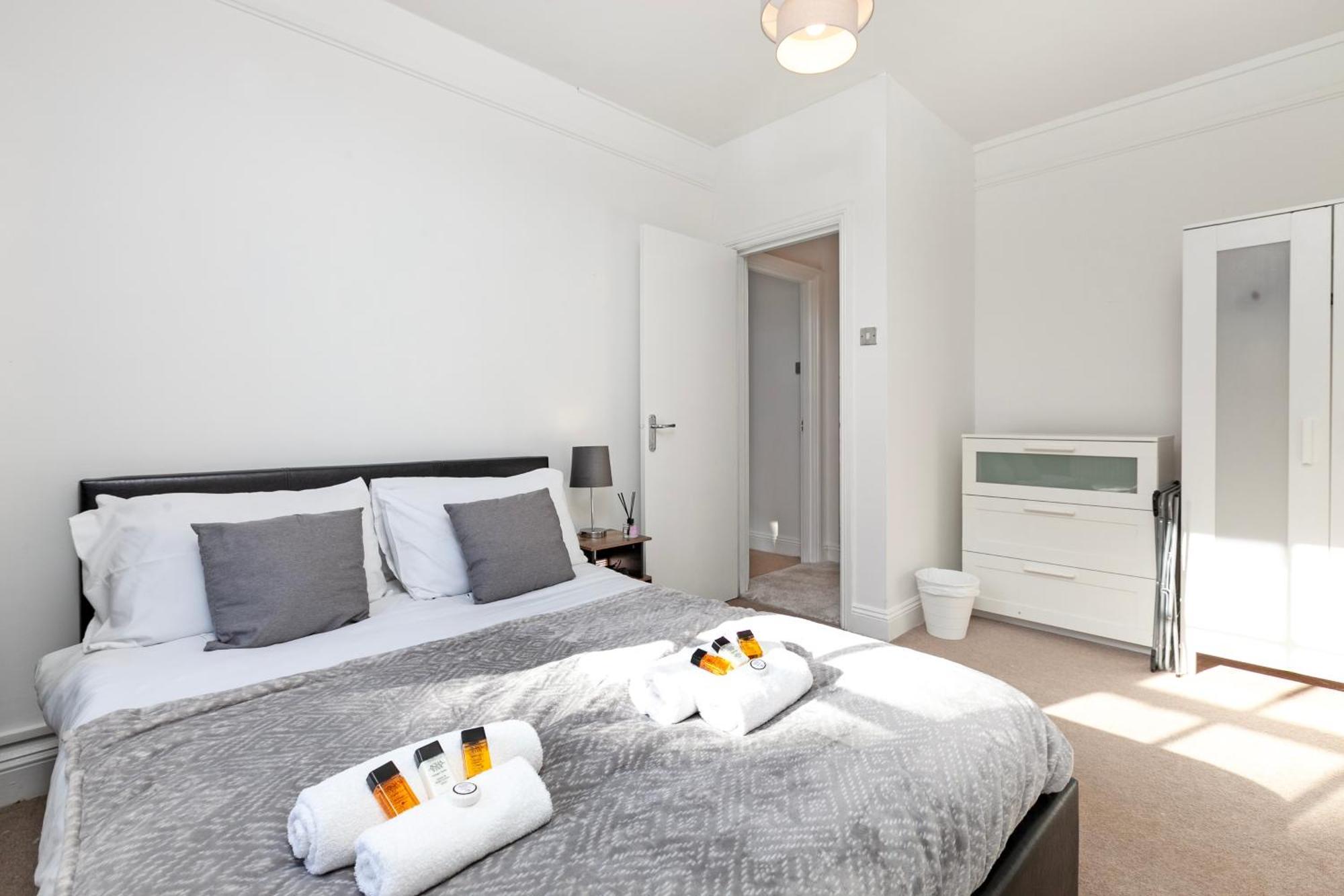 Beautiful 3 Bedroom Flat In Scott Ellis Gardens Londra Dış mekan fotoğraf
