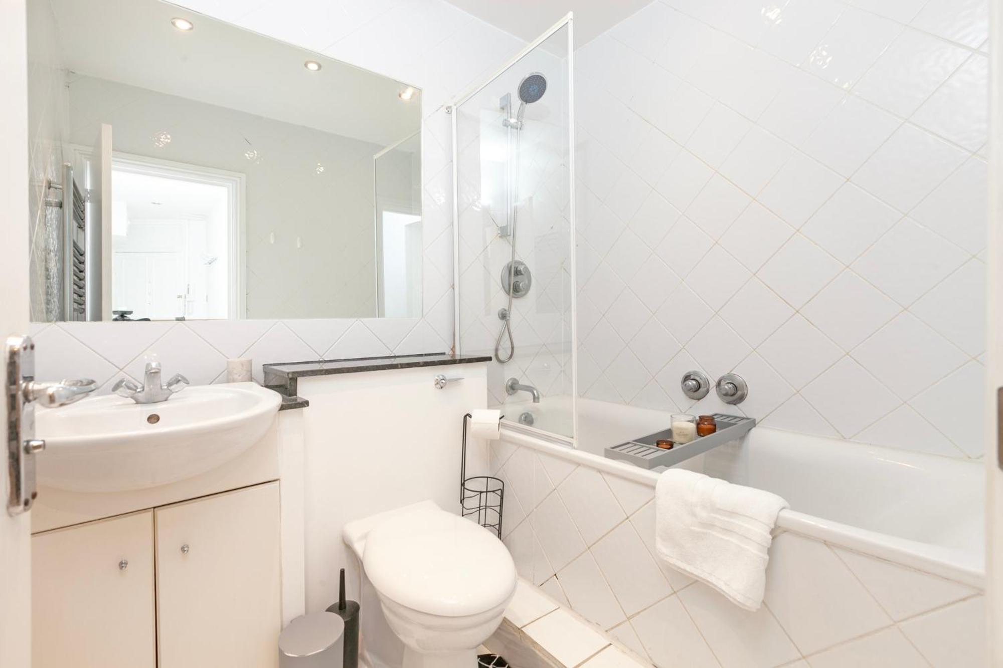 Beautiful 3 Bedroom Flat In Scott Ellis Gardens Londra Dış mekan fotoğraf
