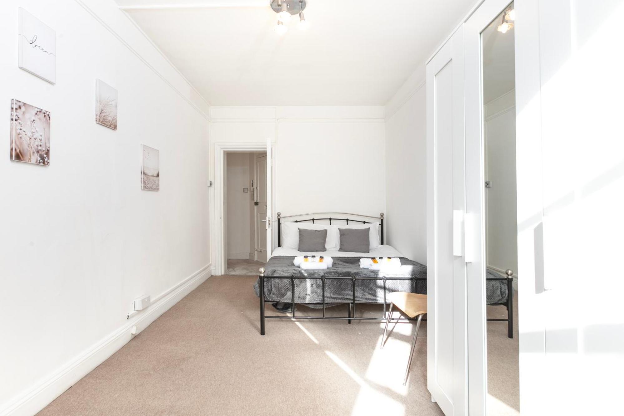 Beautiful 3 Bedroom Flat In Scott Ellis Gardens Londra Dış mekan fotoğraf